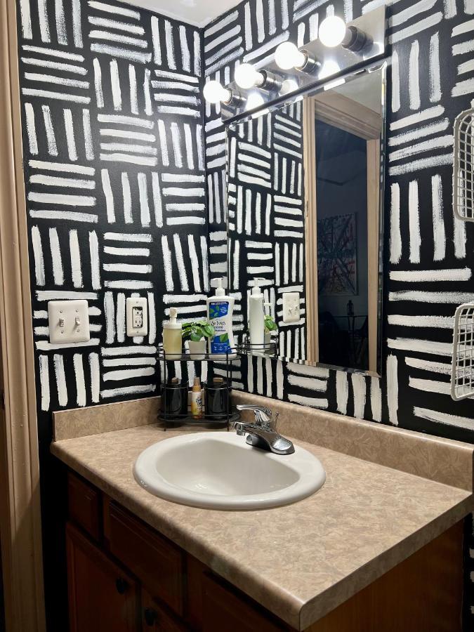 Апартаменты 420 Friendly Skyline View Downtown Loft Free Parking Детройт Экстерьер фото